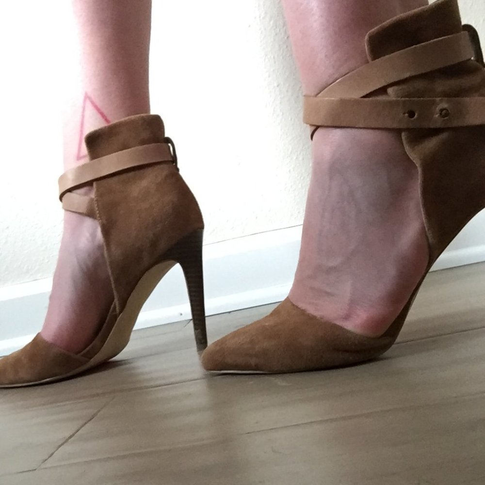 Joe's Shoes Strappy Tan Suede Heels Size 7